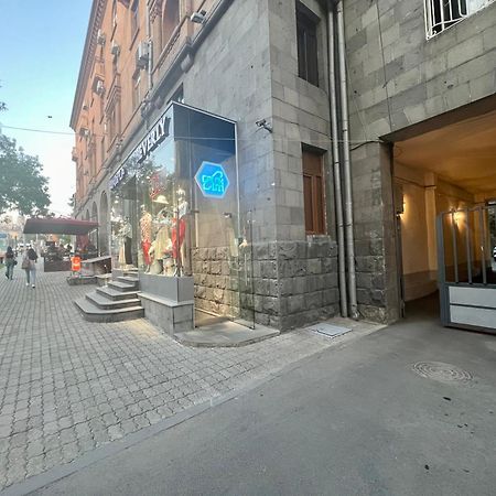 Galaxy Inn Luxury Hostel In Center Yerevan Exterior foto