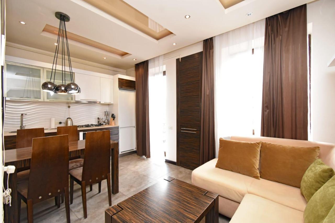 Galaxy Inn Luxury Hostel In Center Yerevan Exterior foto