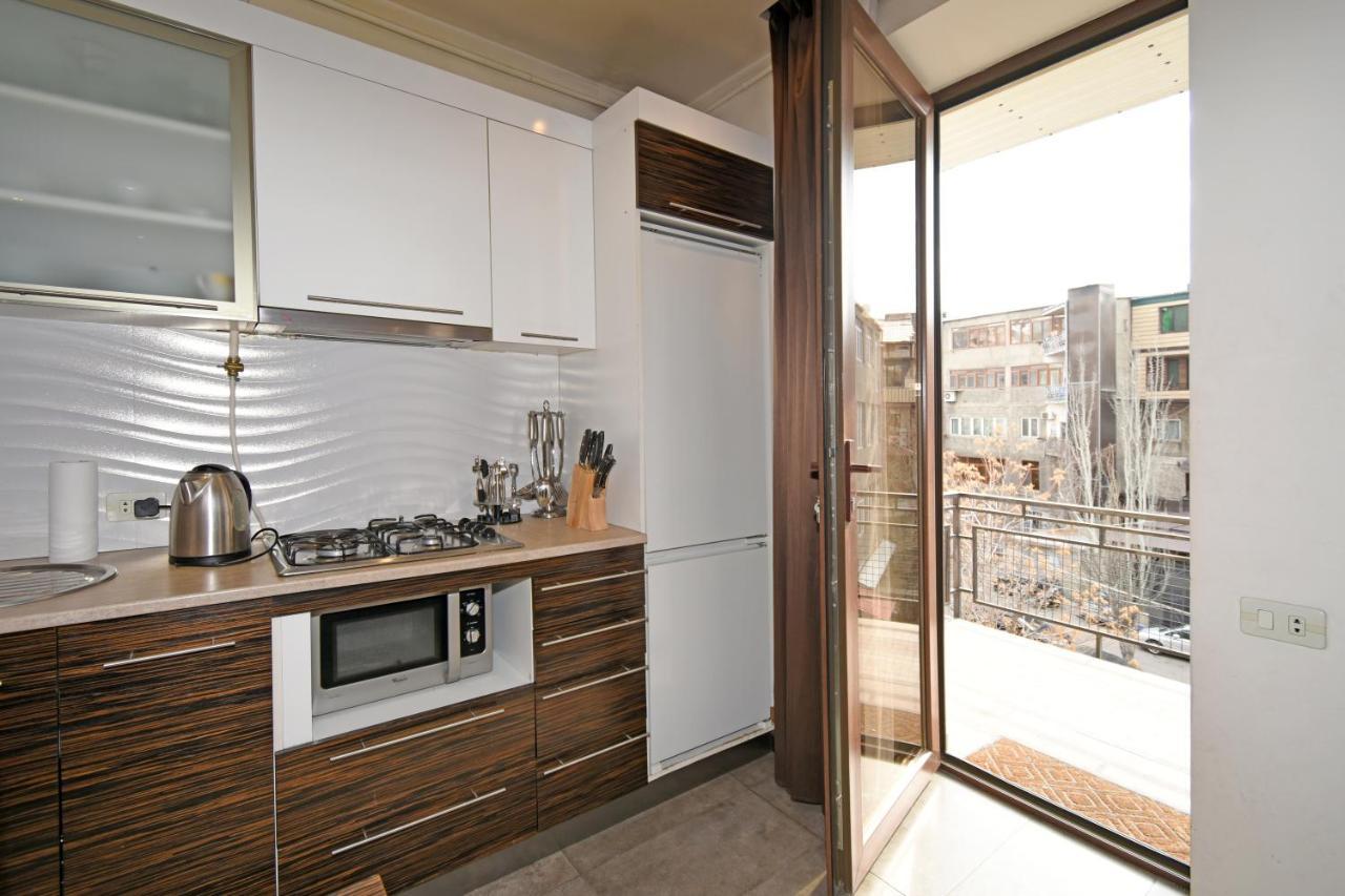 Galaxy Inn Luxury Hostel In Center Yerevan Exterior foto