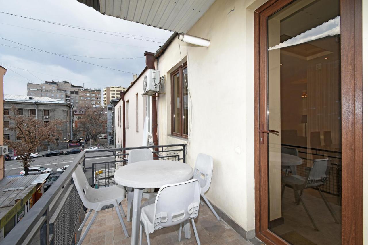 Galaxy Inn Luxury Hostel In Center Yerevan Exterior foto