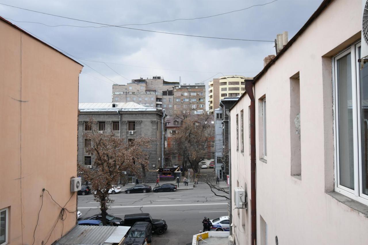 Galaxy Inn Luxury Hostel In Center Yerevan Exterior foto