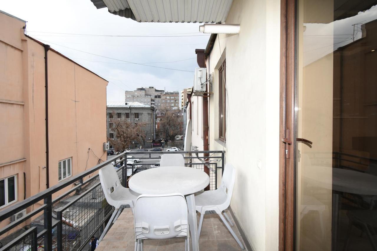Galaxy Inn Luxury Hostel In Center Yerevan Exterior foto