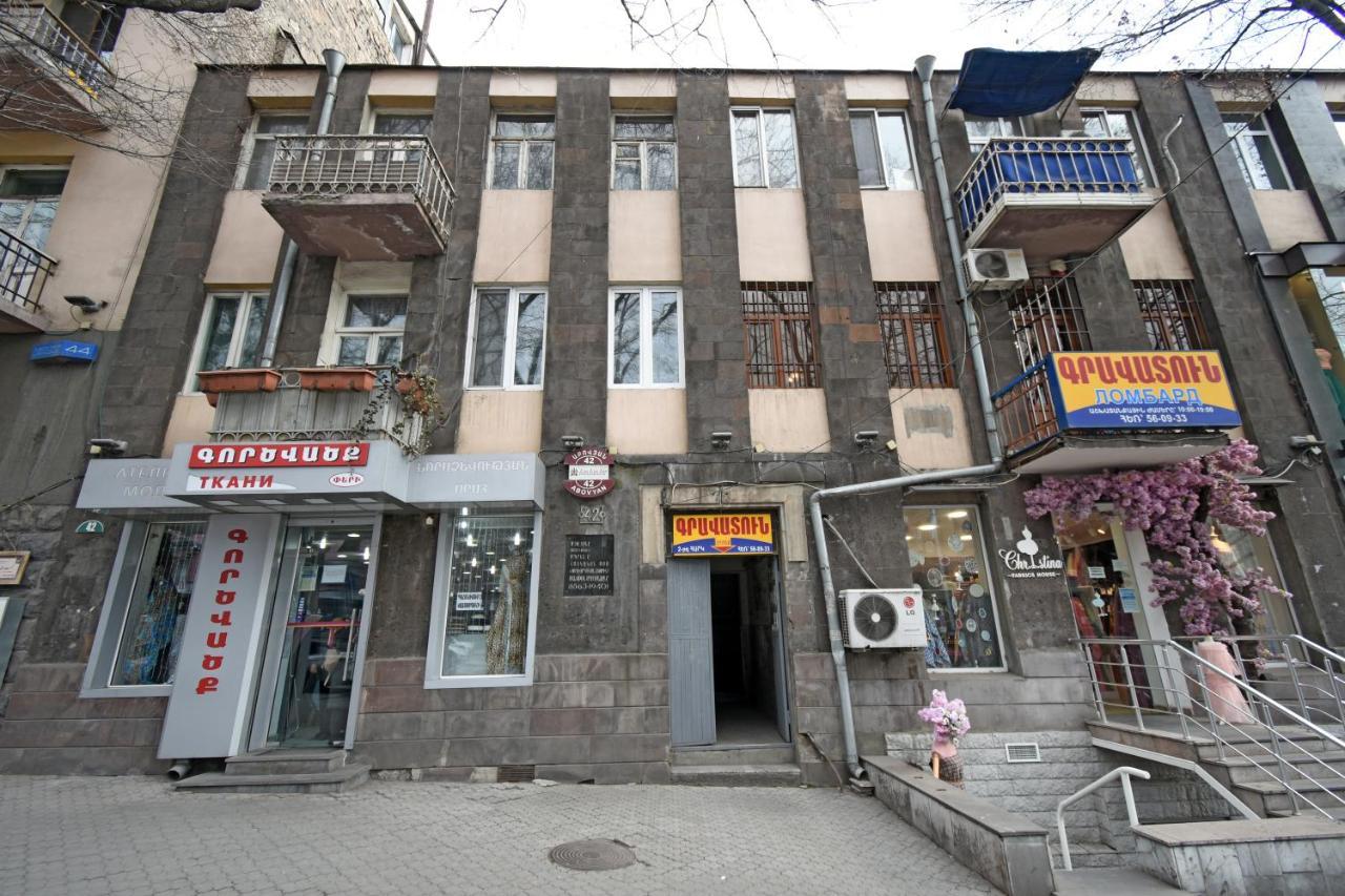 Galaxy Inn Luxury Hostel In Center Yerevan Exterior foto