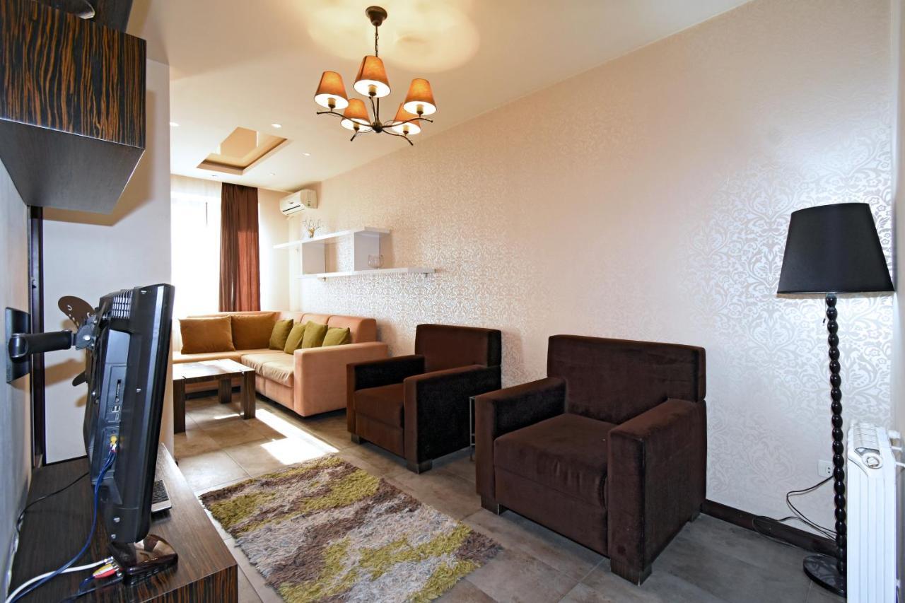 Galaxy Inn Luxury Hostel In Center Yerevan Exterior foto