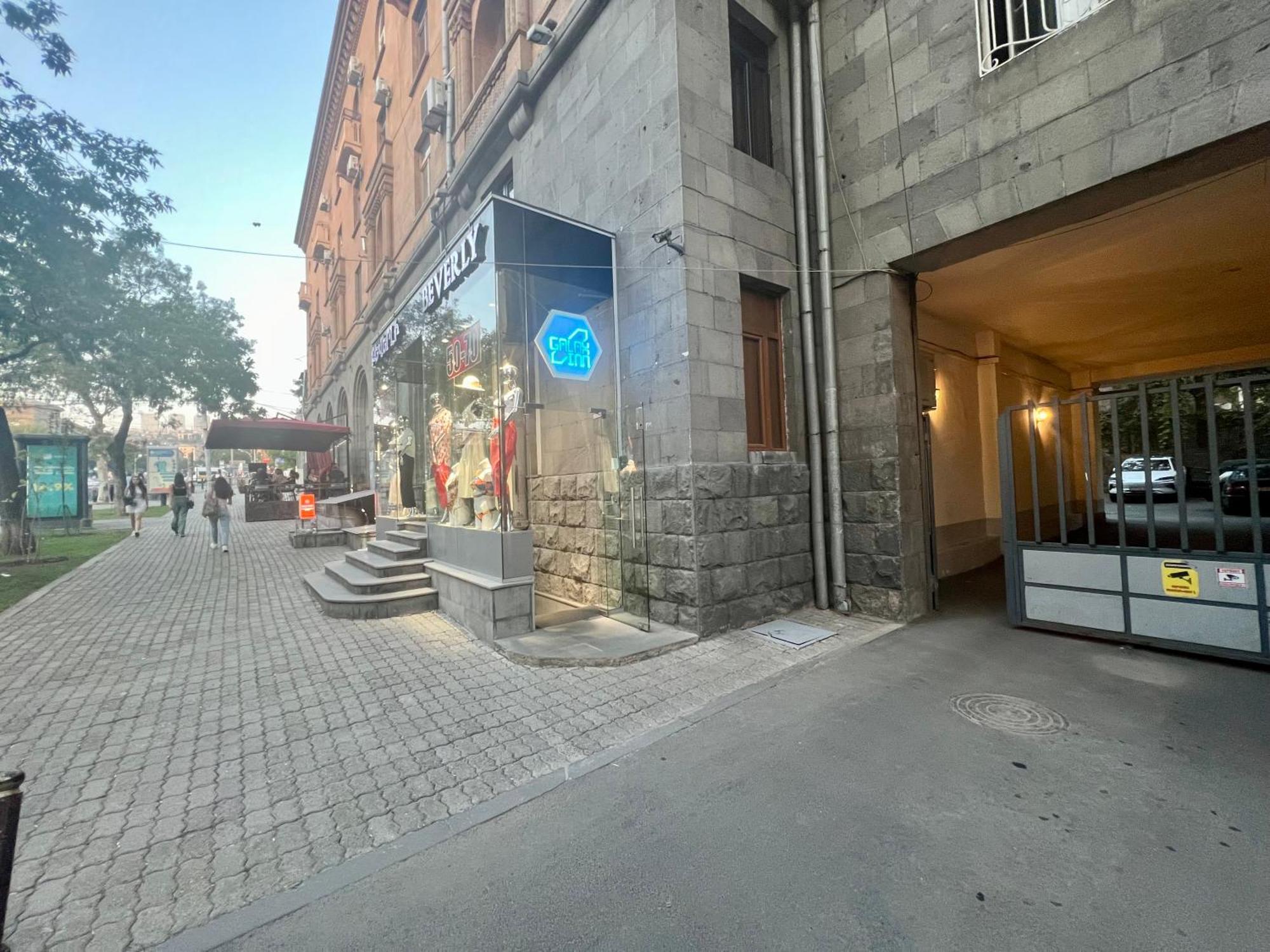 Galaxy Inn Luxury Hostel In Center Yerevan Exterior foto